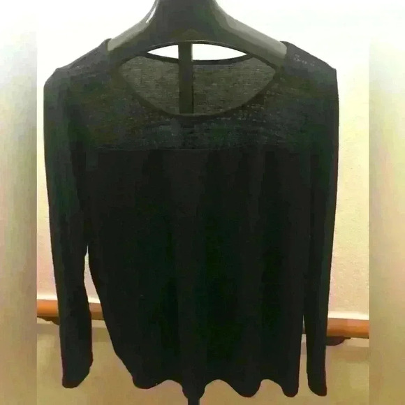 Lightweight Black‎ Top - Picture 1 of 3